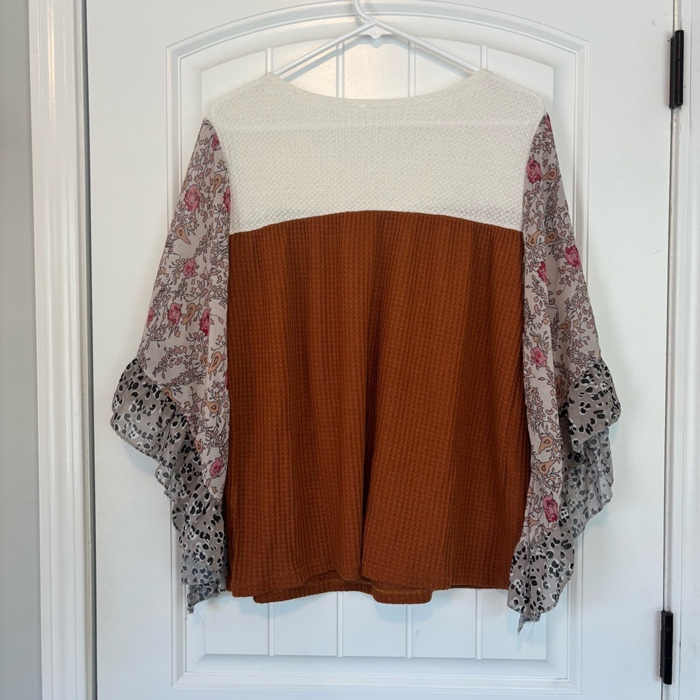 Women's Waffle Knit Color Block top with Floral Sleeves Size Large - Picture 3 of 3